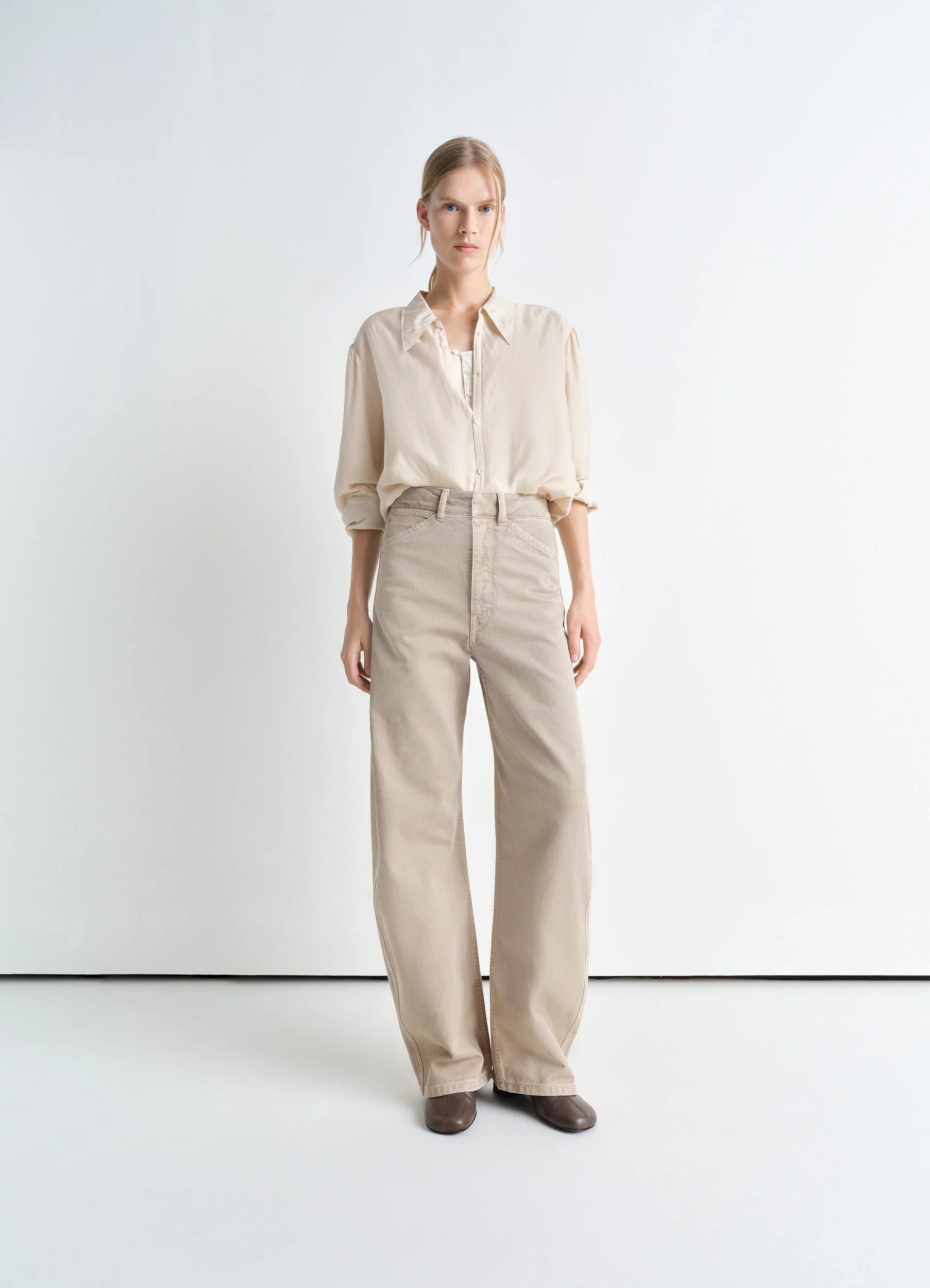 HIGH WAISTED CURVED PANTS