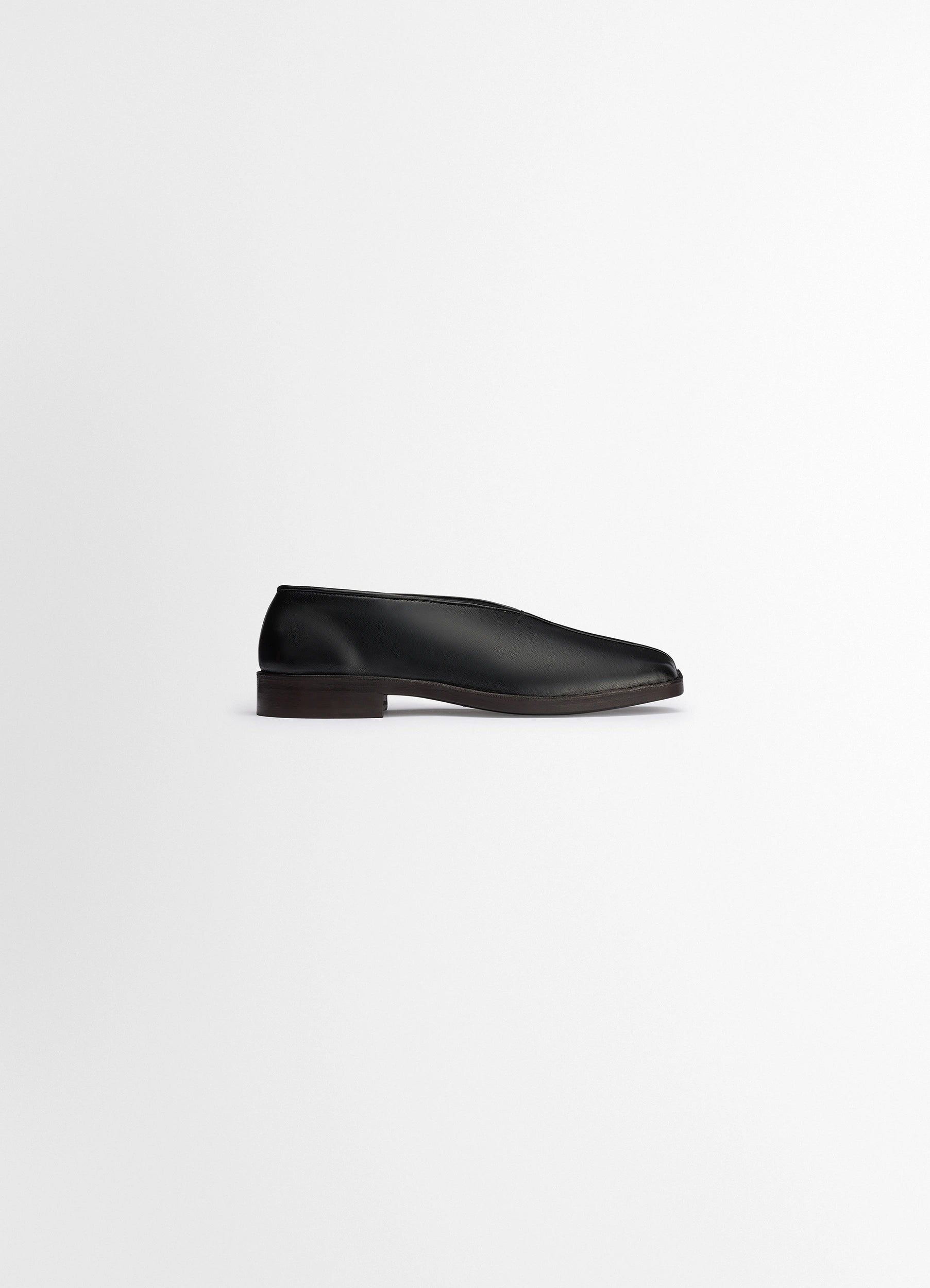 FLAT PIPED SLIPPERS