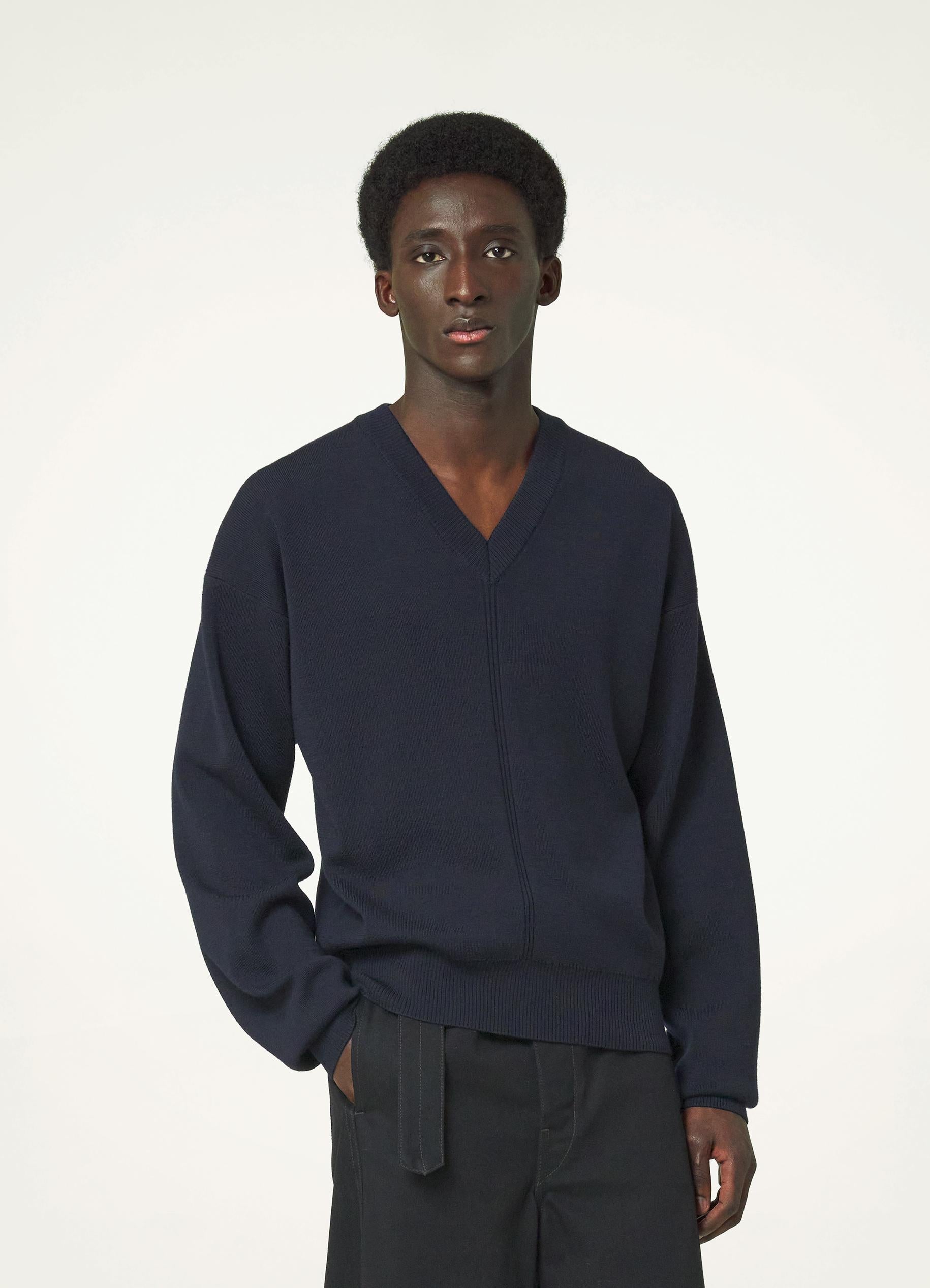 V-NECK JUMPER