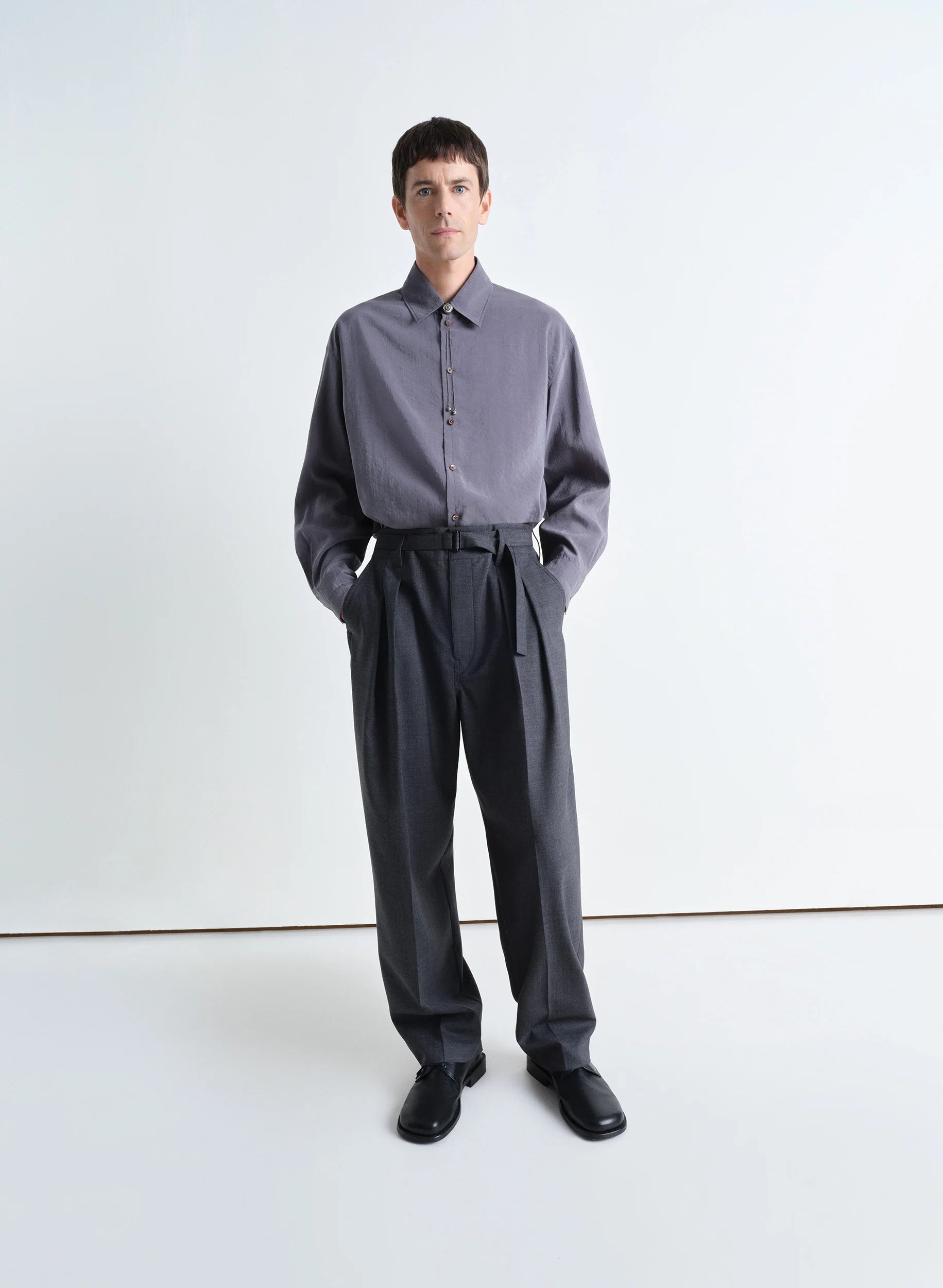 BELTED PLEATED PANTS