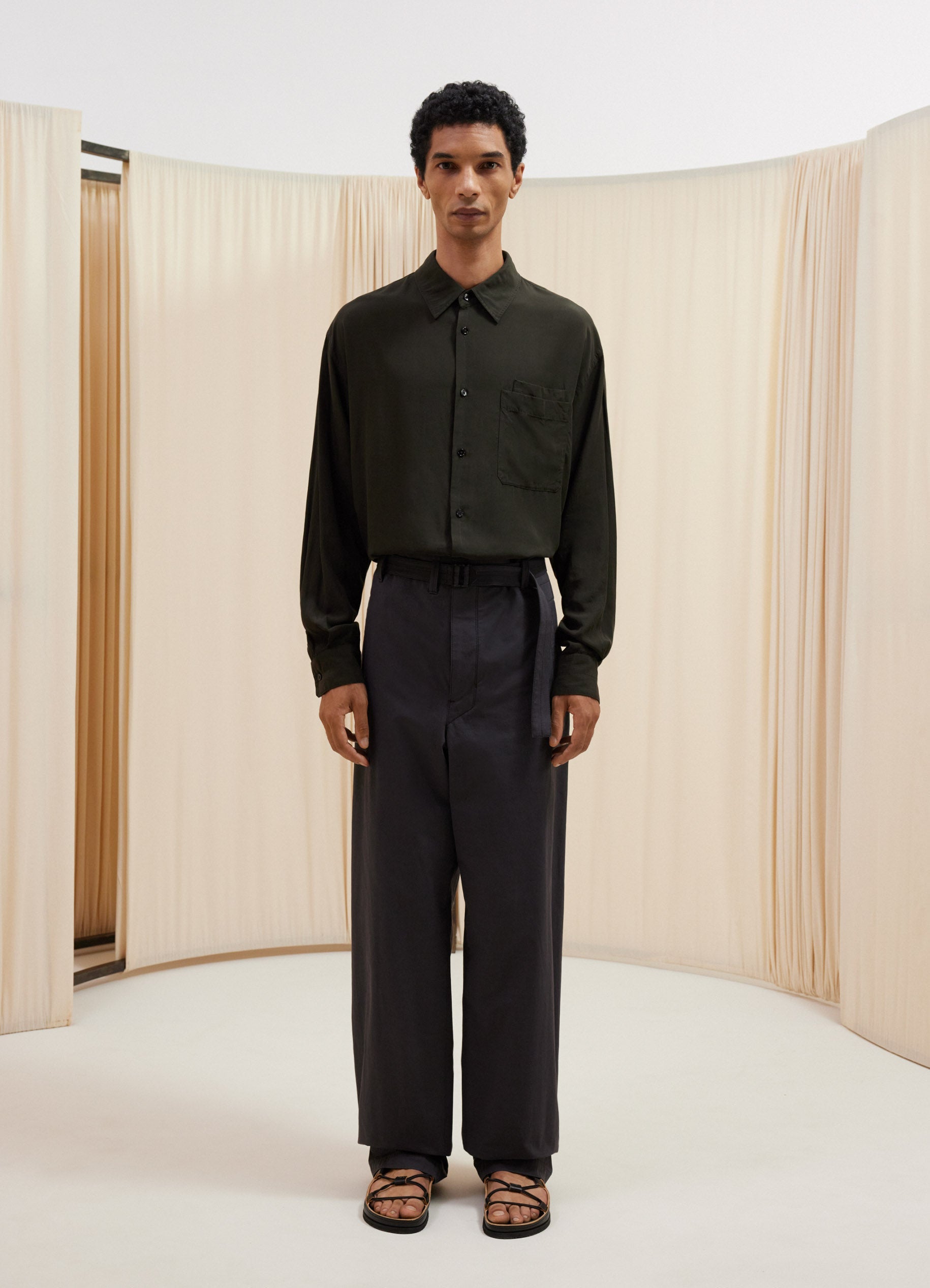 SEAMLESS BELTED PANTS