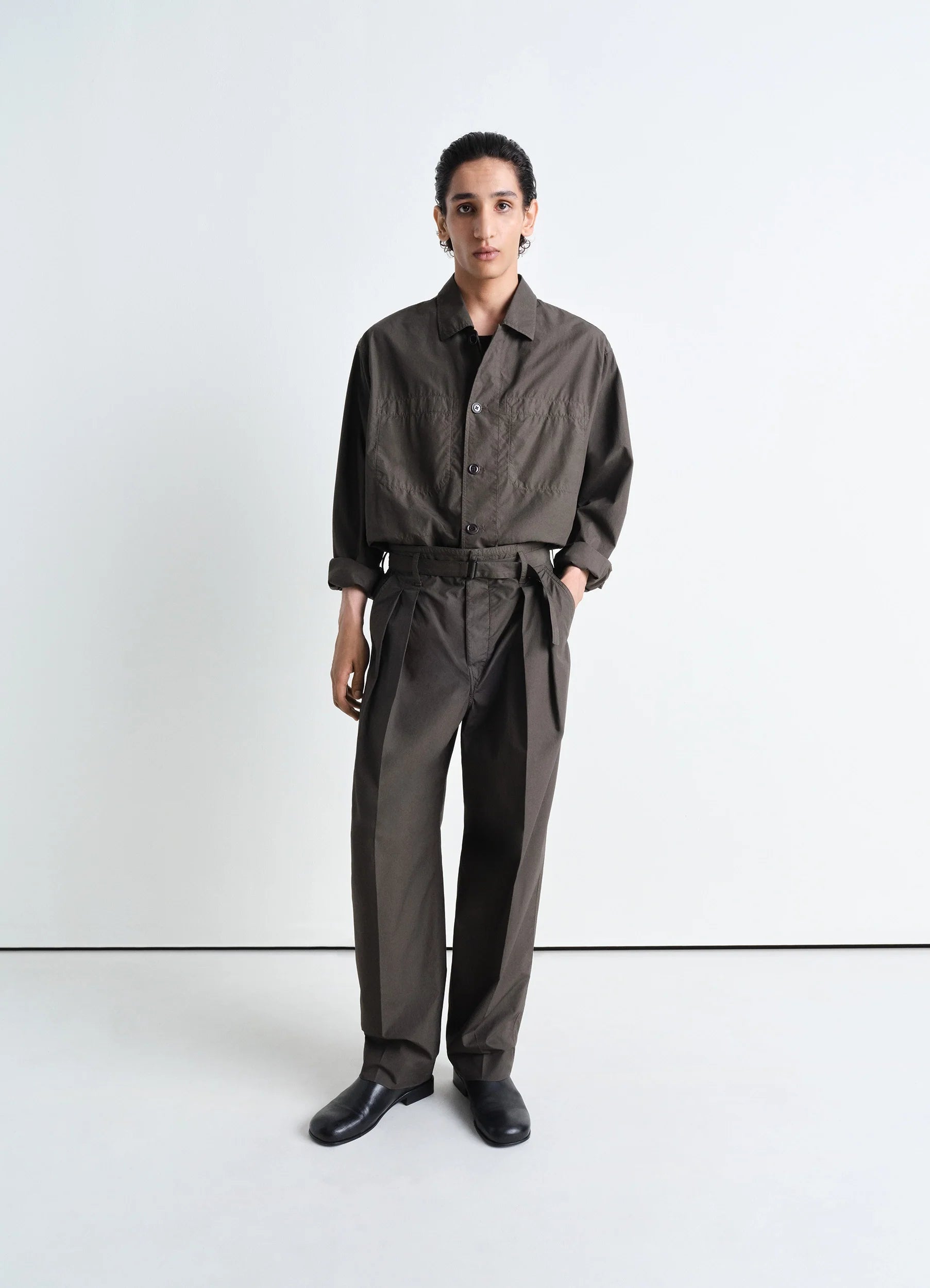 BELTED PLEATED PANTS