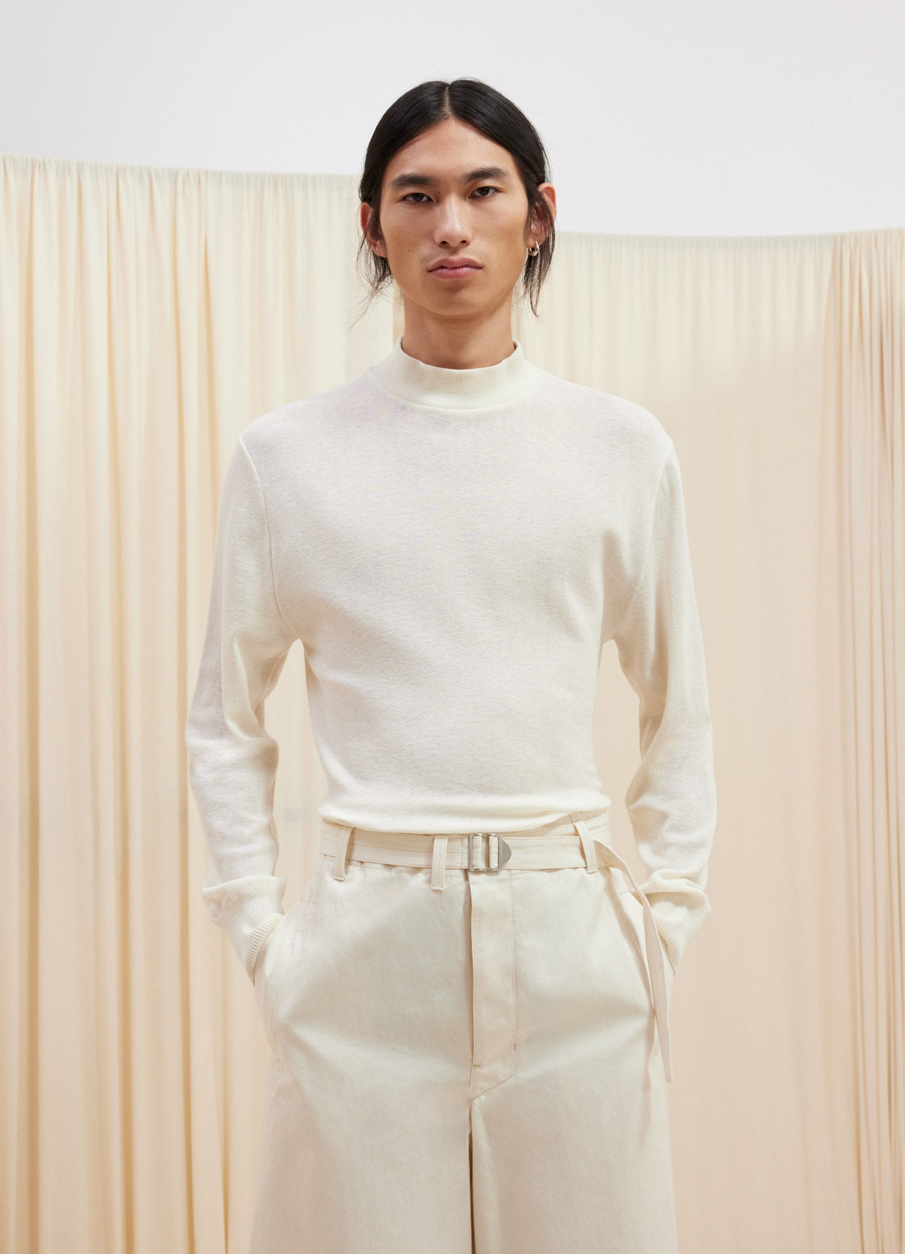 SEAMLESS TURTLENECK SWEATER
