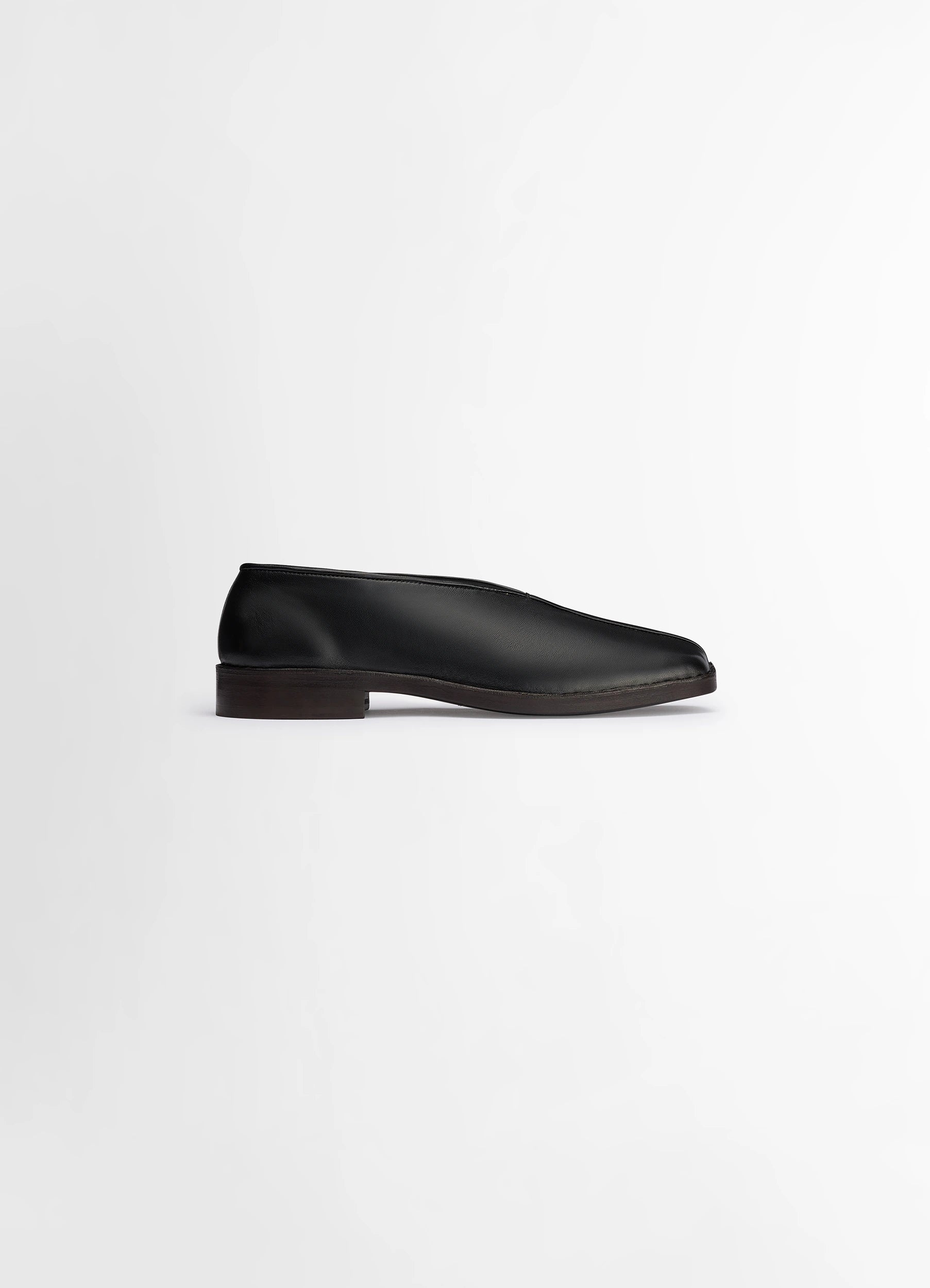 FLAT PIPED SLIPPERS